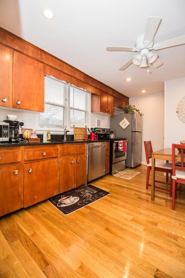 Sunny Spacious 2 Bed Plus Den,Mbta,Mins To Boston Brookline Exterior photo